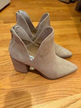 Steve Madden Cedar Booties Size 9